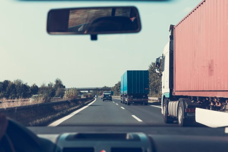 Die Zukunft des Fahrens: Intelligente Fahrtenschreiber revolutionieren!